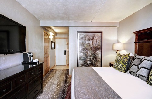 Vail Hotel | Cozy Room in Mountain Village | Full Service Pool