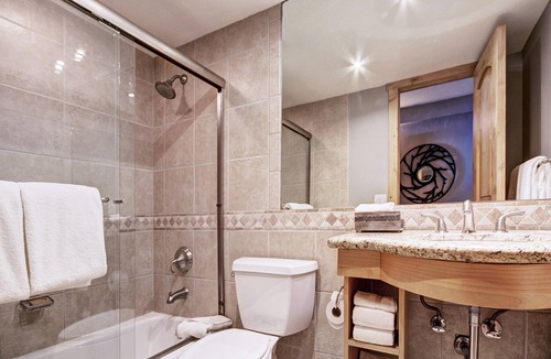 Vail Hotel | Cozy Room in Mountain Village | Full Service Pool