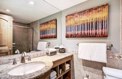 Vail Hotel | Cozy Room in Mountain Village | Full Service Pool