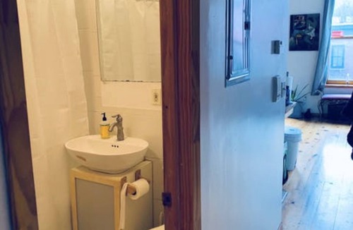 Mott Haven Apartment | Cozy Room in Sobro Brownstone