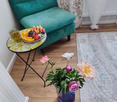 London Borough of Hounslow House | Cozy room near Heathrow