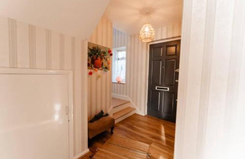 London Borough of Hounslow House | Cozy room near Heathrow