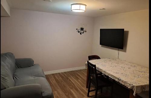 Pickering House | Cozy room near Pickering OPG