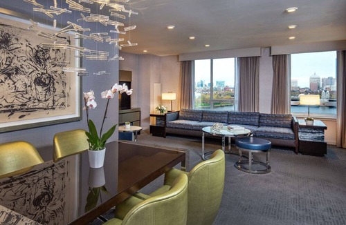 East Cambridge Hotel | Cozy Room w/Charles River & Boston Skyline Views