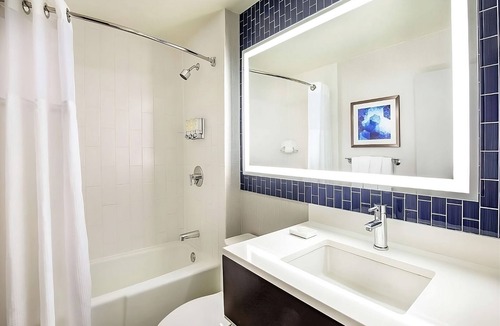 East Cambridge Hotel | Cozy Room w/Charles River & Boston Skyline Views