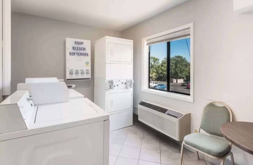 Lovington Hotel | Cozy Room with Easy Access to Downtown | Free Onsite Parking