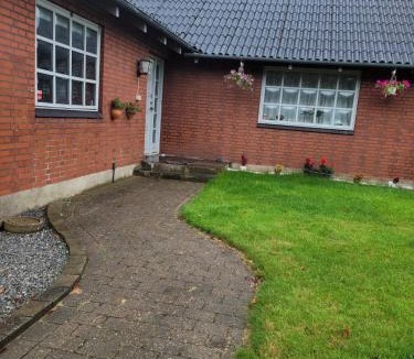 Billund House | Cozy Room with Garden View in centre of Billund