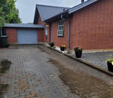 Billund House | Cozy Room with Garden View in centre of Billund