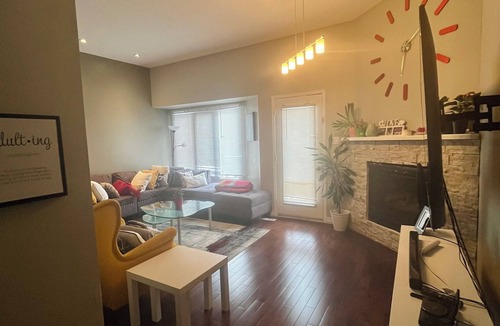 Hamilton House | Cozy Room With Private Washroom Conveniently Located On West Hamilton Mountain