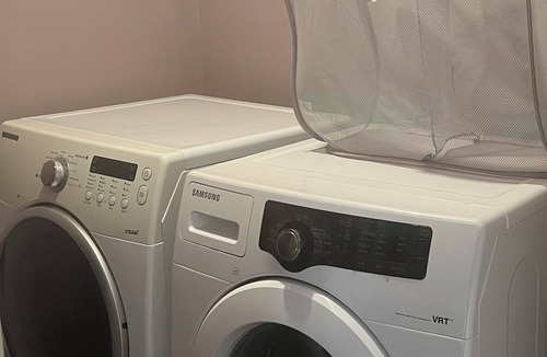 Hamilton House | Cozy Room With Private Washroom Conveniently Located On West Hamilton Mountain