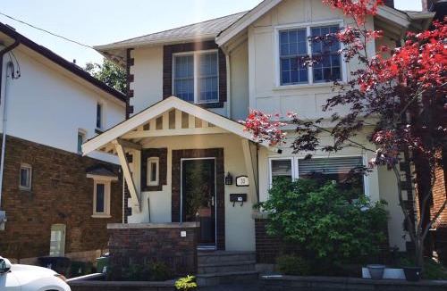 Lawrence Park South House | Cozy room with private bathroom near subway