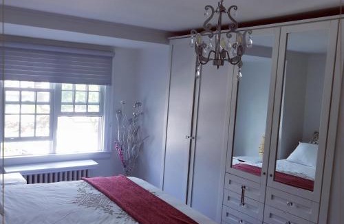 Lawrence Park South House | Cozy room with private bathroom near subway