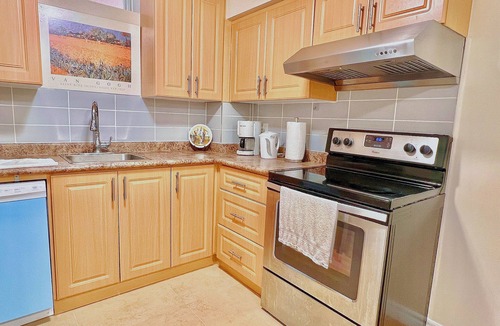 Richmond Hill House | Cozy Rooms in Bright Walkout Suite - Newly Renovated 2026