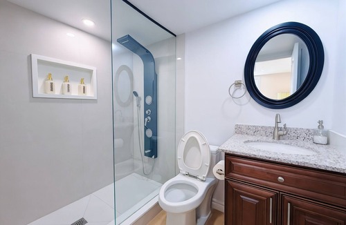 Richmond Hill House | Cozy Rooms in Bright Walkout Suite - Newly Renovated 2026