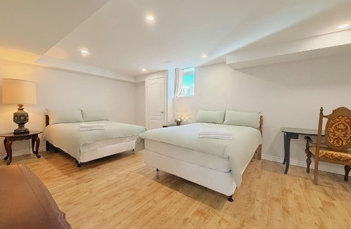 Richmond Hill House | Cozy Rooms in Bright Walkout Suite - Newly Renovated 2026