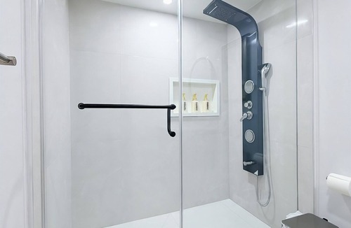 Richmond Hill House | Cozy Rooms in Bright Walkout Suite - Newly Renovated 2026