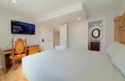 Richmond Hill House | Cozy Rooms in Bright Walkout Suite - Newly Renovated in 2026