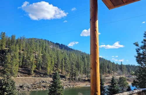 Laurier Cabin | Cozy Roost Retreat