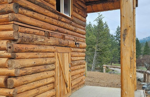 Laurier Cabin | Cozy Roost Retreat