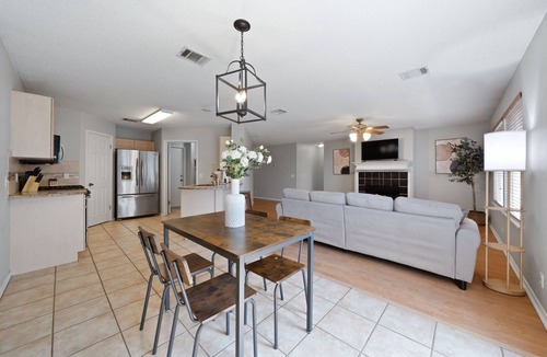 Cat Hollow House | Cozy Round Rock Retreat 3BR Home Near Austin