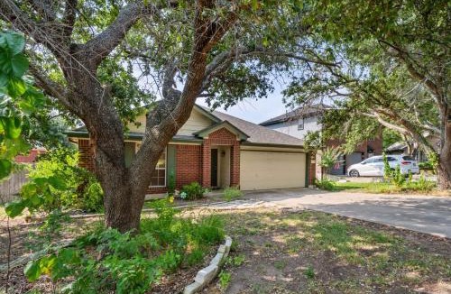 Cat Hollow House | Cozy Round Rock Retreat 3BR Home Near Austin