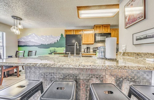 Ruidoso Condo | Cozy Ruidoso Condo w/Deck ~ 2 Mi to Cedar Creek!
