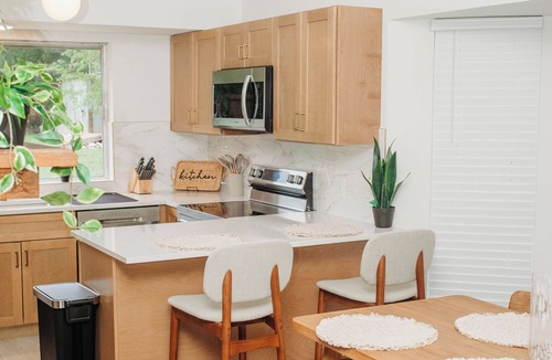 Austin House | Cozy Rustic Austin Retreat – just 15 min to Zilker Park & 17 min to downtown.