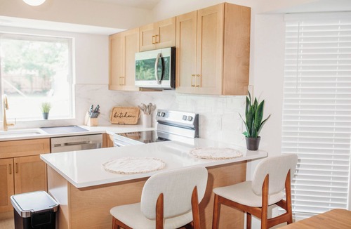 Austin House | Cozy Rustic Austin Retreat – just 15 min to Zilker Park & 17 min to downtown.