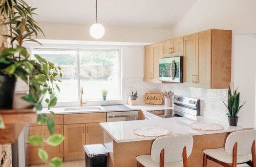 Austin House | Cozy Rustic Austin Retreat – just 15 min to Zilker Park & 17 min to downtown.