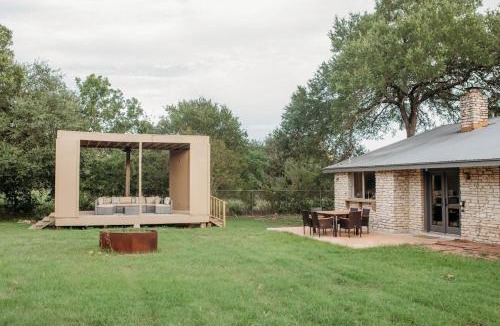 Austin House | Cozy Rustic Austin Retreat - 3BR 2BA