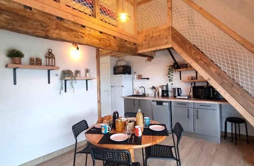 Pouilly-les-Feurs Cottage | Cozy Rustic Cabin for 4 - Pets Allowed