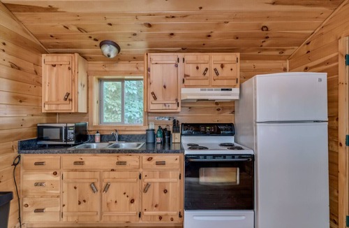 Wellesley Island Cabin | Cozy Rustic Cabin - 1000 Islands Getaway