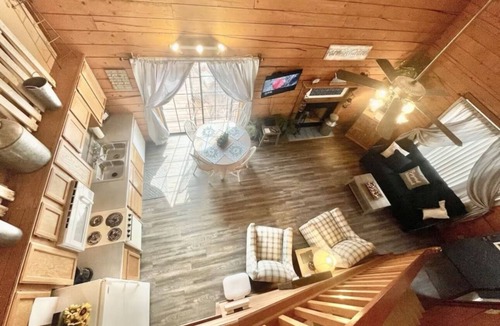 Table Rock Cabin | Cozy Rustic Cabin, Fireplace, Ultimate Relaxation 3 miles from the strip!