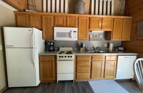 Table Rock Cabin | Cozy Rustic Cabin, Fireplace, Ultimate Relaxation 3 miles from the strip!