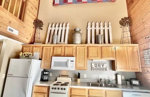 Table Rock Cabin | Cozy Rustic Cabin, Fireplace, Ultimate Relaxation 3 miles from the strip!