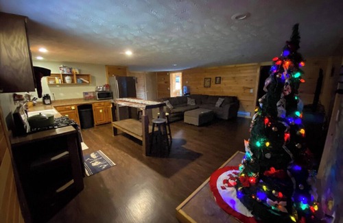 Fairhope Cabin | Cozy Rustic Cabin in the county!
