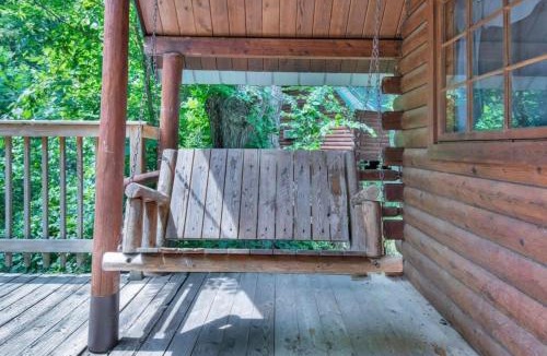 Bloomington House | Cozy Rustic Cabin with Views