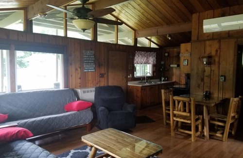 Lochmere House | Cozy Rustic Cottage