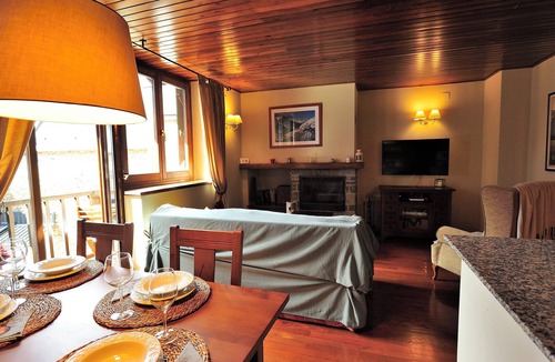 Garos Apartment | Cozy rustic style apartment in Garòs near Baqueira by Eth Flòc