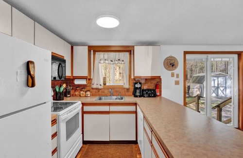 Pocono Lake House | Cozy - Rustic - Romantic