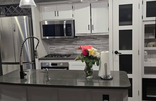 Pacific House | Cozy RV camper/gateway in charming Pacific with AC