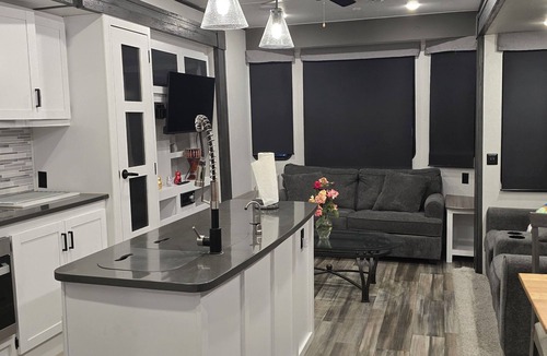 Pacific House | Cozy RV camper/gateway in charming Pacific with AC