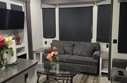 Pacific House | Cozy RV camper/gateway in charming Pacific with AC