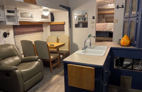 South Valley House | Cozy RV in Albuquerque
