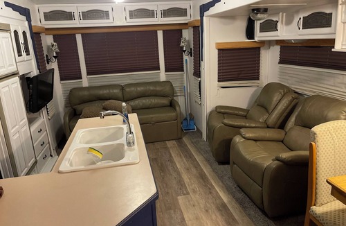 South Valley House | Cozy RV in Albuquerque