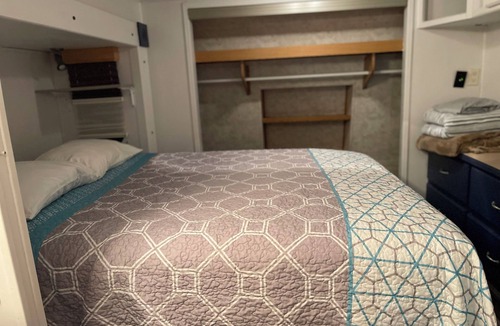 South Valley House | Cozy RV in Albuquerque