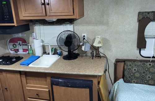 Austin House | Cozy RV in amazing Austin with AC, WiFi, Swimming Pool