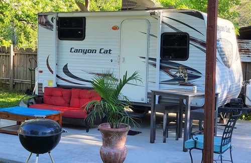 Austin House | Cozy RV in amazing Austin with AC, WiFi, Swimming Pool