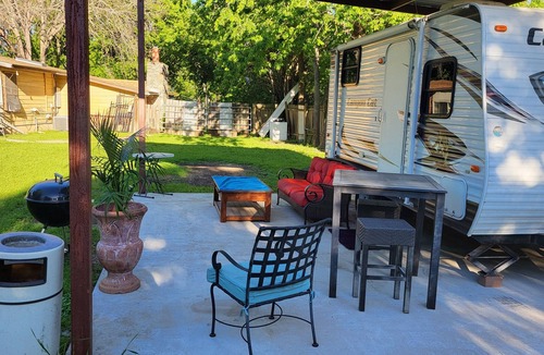 Austin House | Cozy RV in amazing Austin with AC, WiFi, Swimming Pool