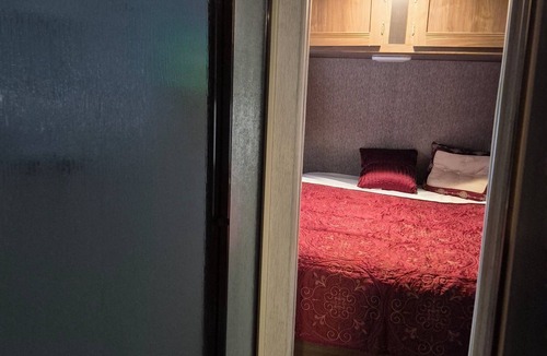 Wright House | Cozy RV in Delightful Fort Walton Beach with AC